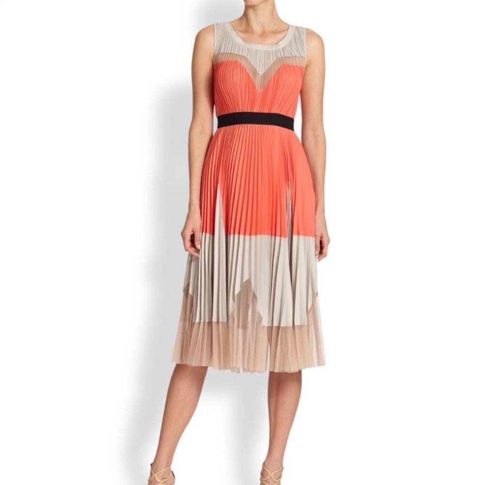Elegant Colorblock Pleated Dress